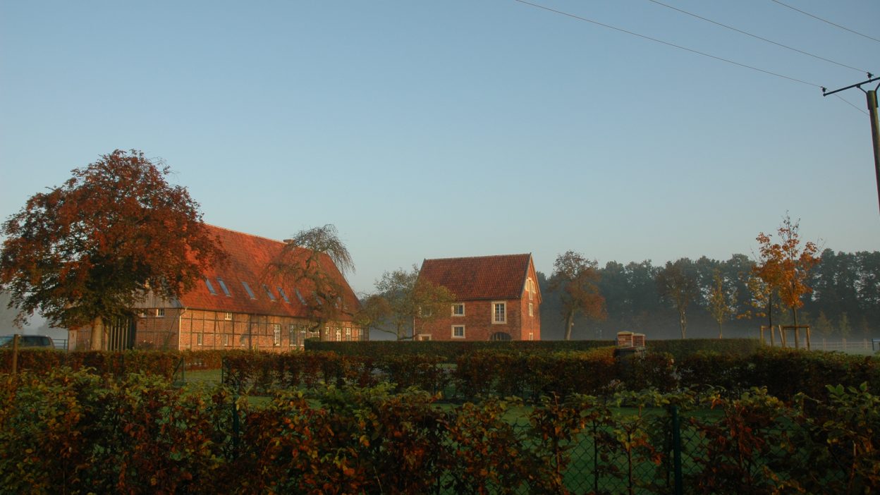 Blick auf das Hofgut Ashege